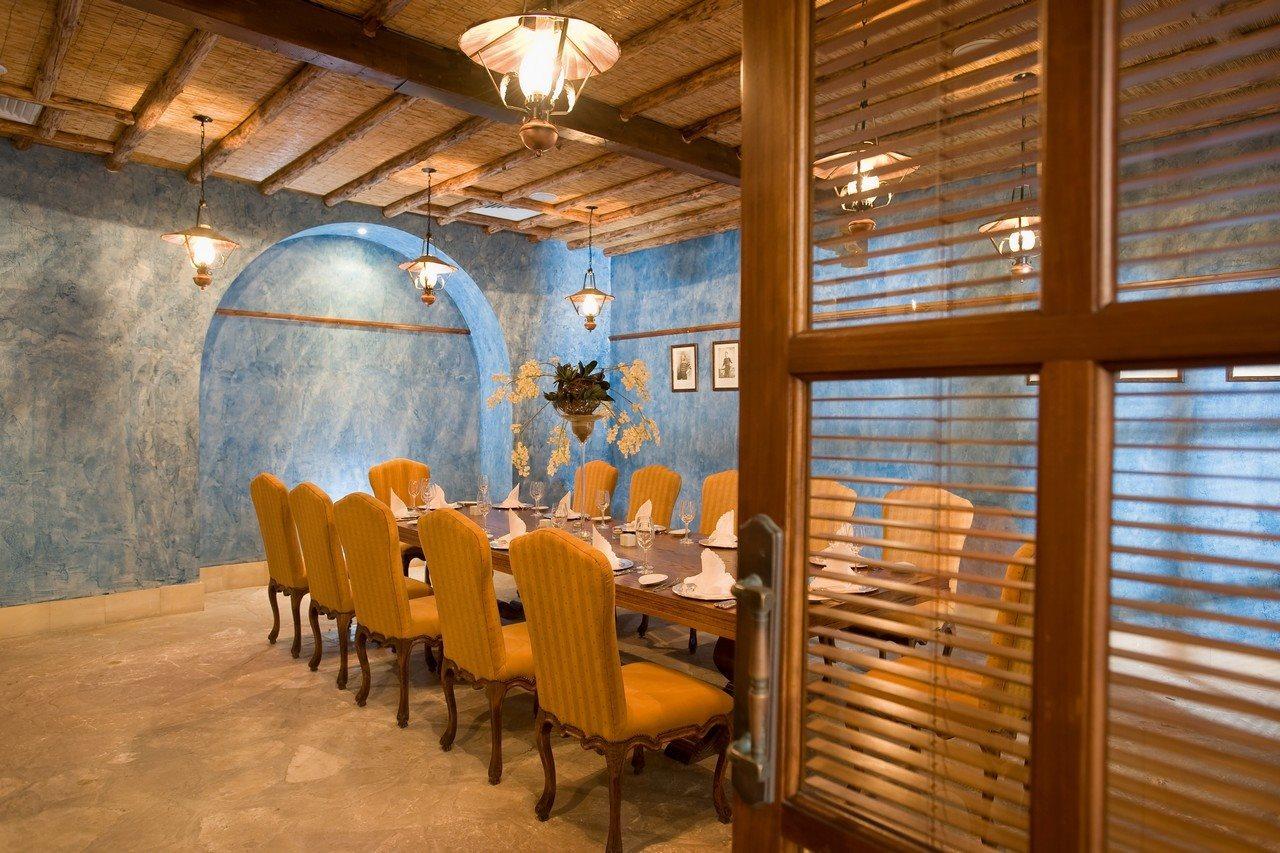 Elysium Otel Pafos Dış mekan fotoğraf The restaurant's interior