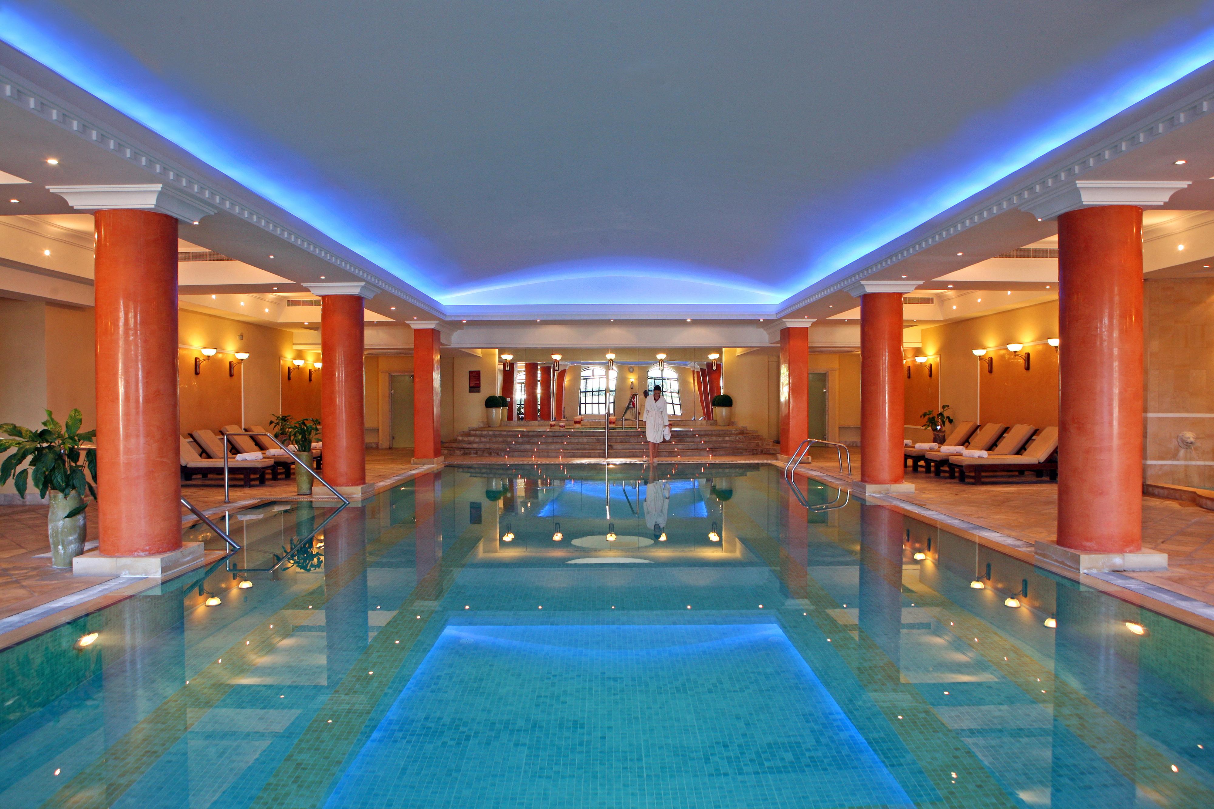 Elysium Otel Pafos Dış mekan fotoğraf The swimming pool at the Royal Bath