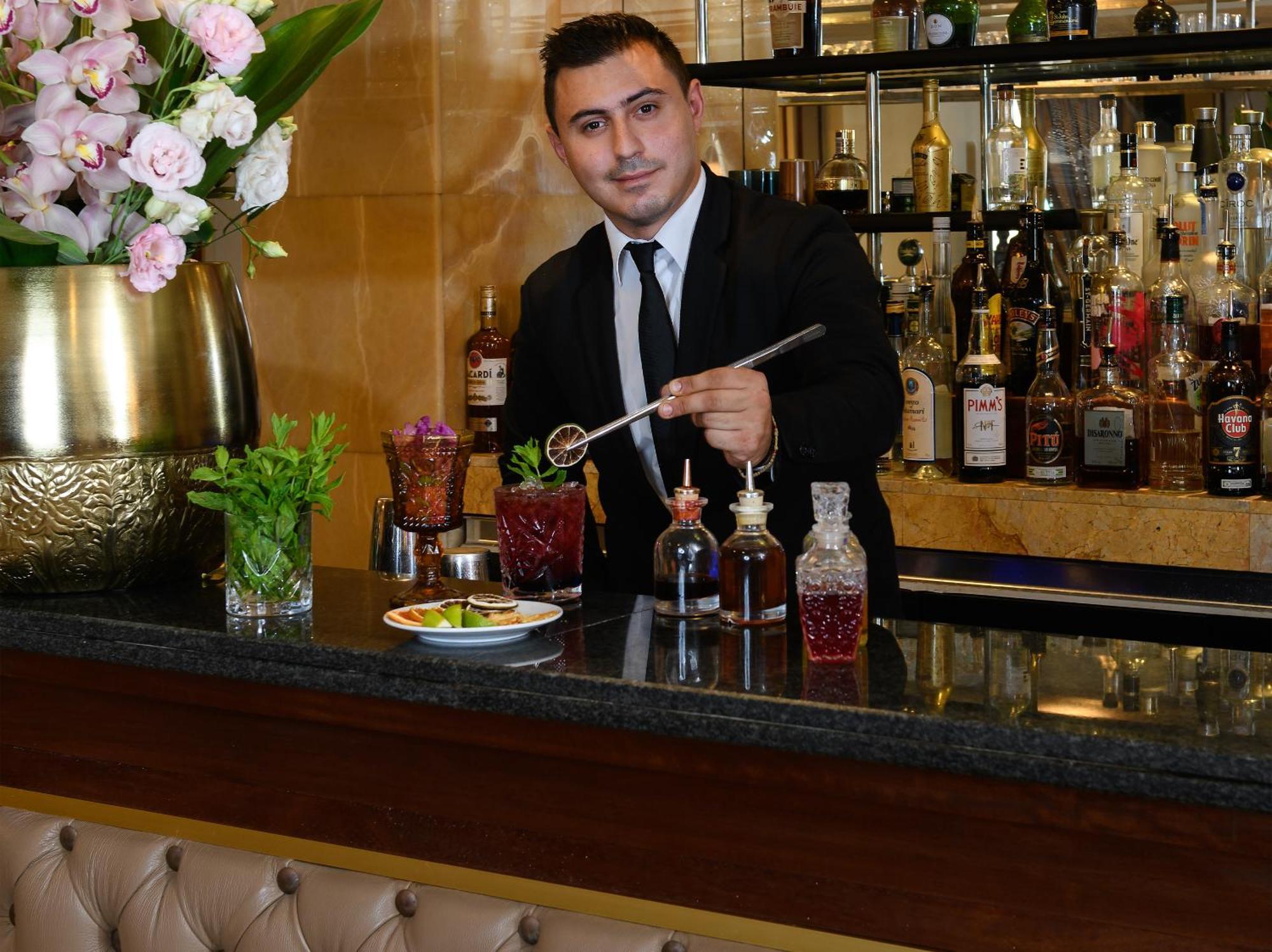 Elysium Otel Pafos Dış mekan fotoğraf A bartender at work