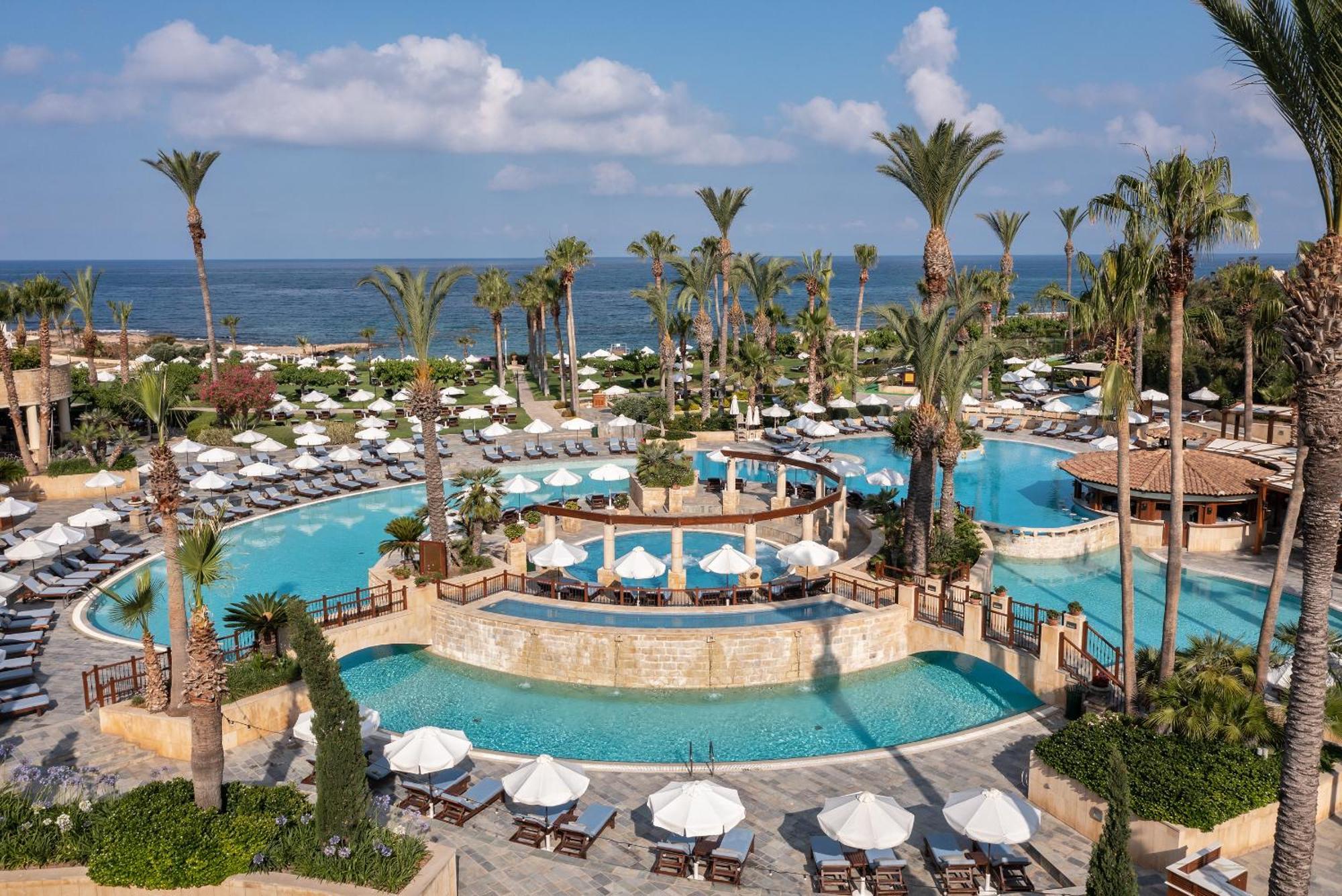 Elysium Otel Pafos Dış mekan fotoğraf Pool at the Narenje Resort