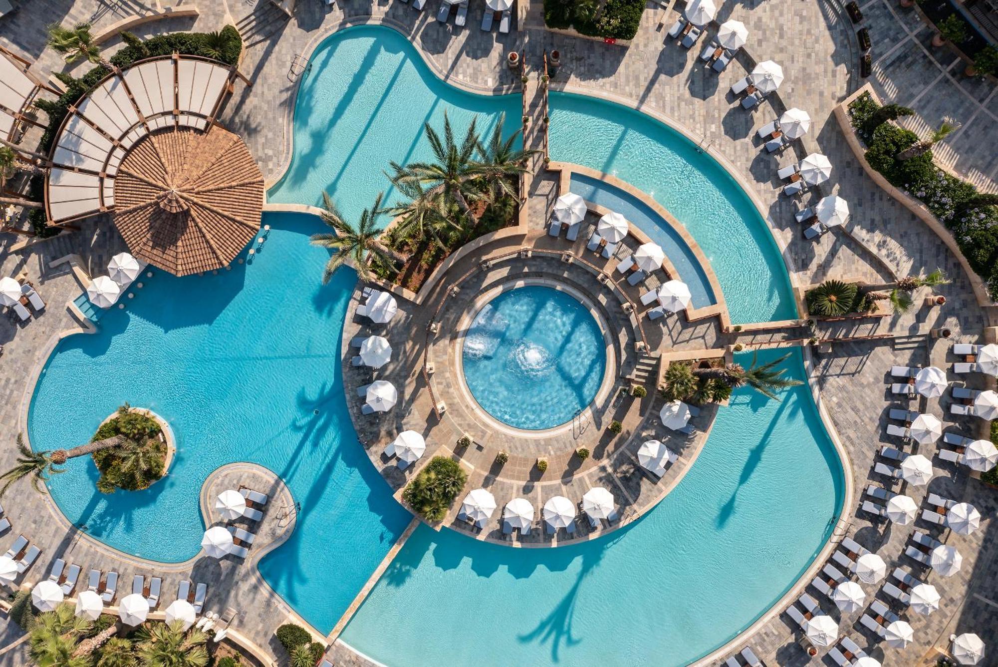 Elysium Otel Pafos Dış mekan fotoğraf Aerial view of the pool at the Atlantis Paradise Island