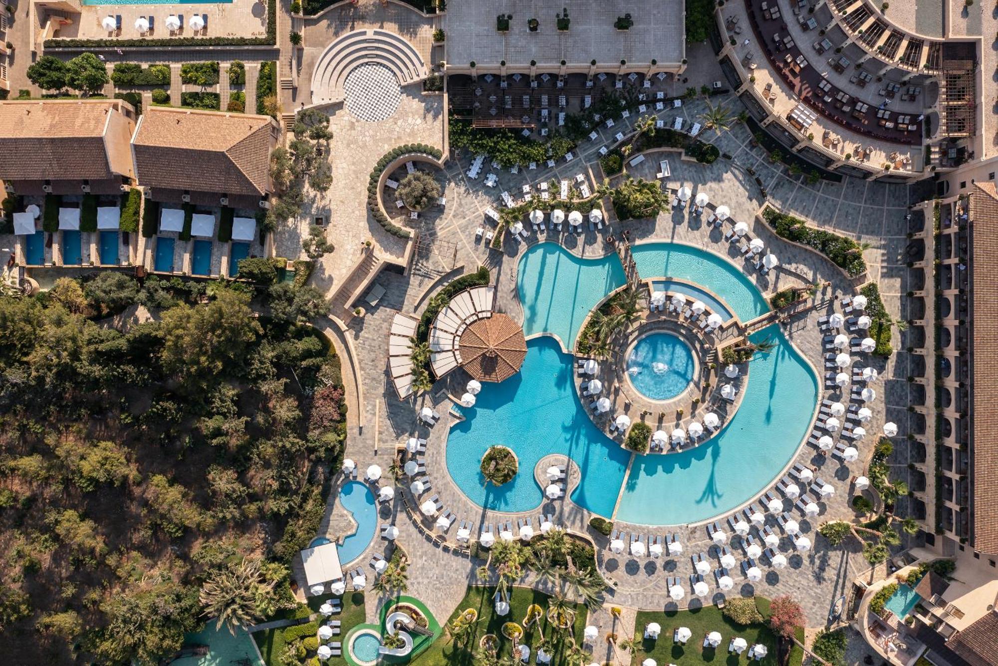 Elysium Otel Pafos Dış mekan fotoğraf Aerial view of the pool area