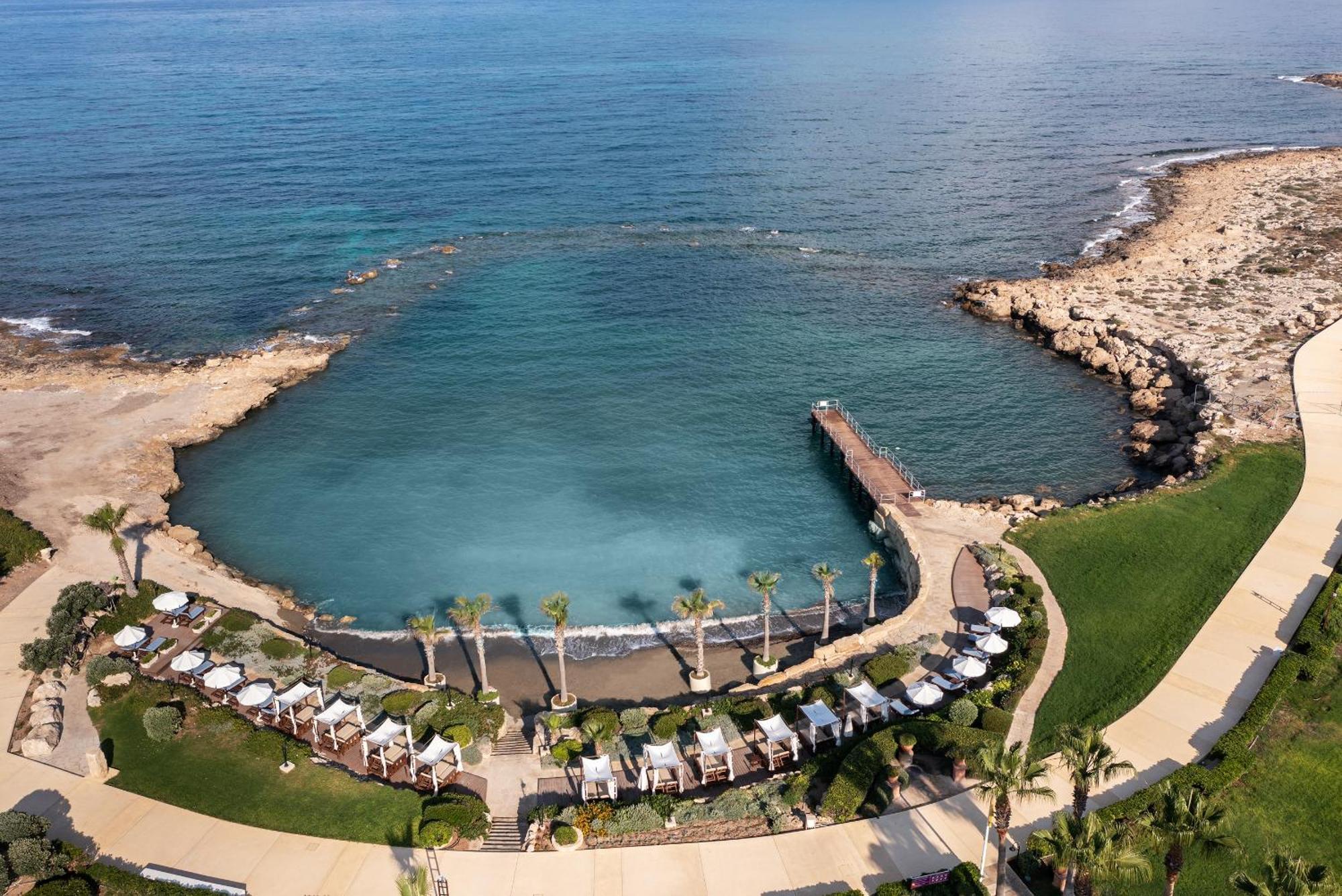 Elysium Otel Pafos Dış mekan fotoğraf Aerial view of the bay