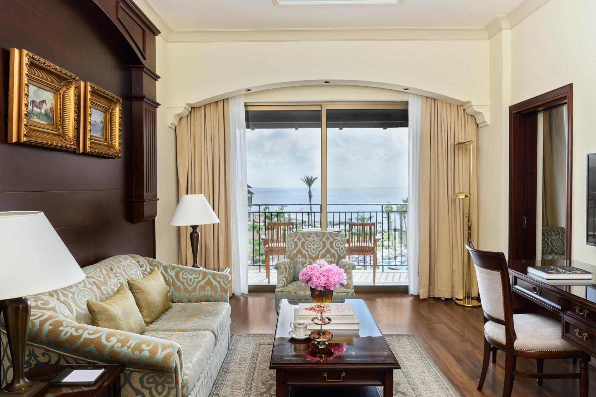 Elysium Otel Pafos Dış mekan fotoğraf A suite at the hotel